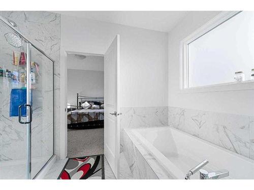 273 Ambleside Avenue Nw, Calgary, AB - Indoor Photo Showing Bathroom