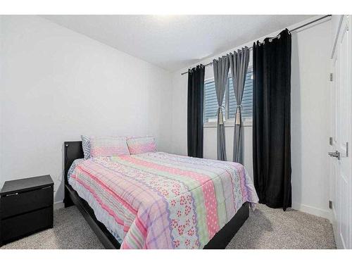 273 Ambleside Avenue Nw, Calgary, AB - Indoor Photo Showing Bedroom