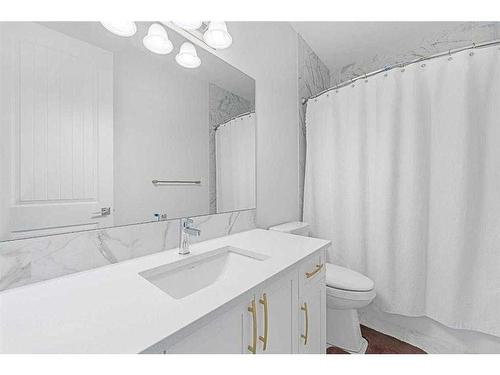 273 Ambleside Avenue Nw, Calgary, AB - Indoor Photo Showing Bathroom