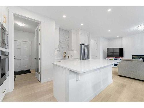 273 Ambleside Avenue Nw, Calgary, AB - Indoor Photo Showing Kitchen With Upgraded Kitchen