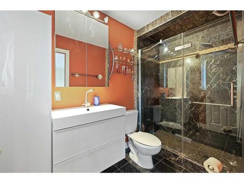 1711 Meadowlark Road Se, Airdrie, AB - Indoor Photo Showing Bathroom