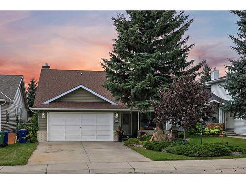 1711 Meadowlark Road Se, Airdrie, AB - Outdoor