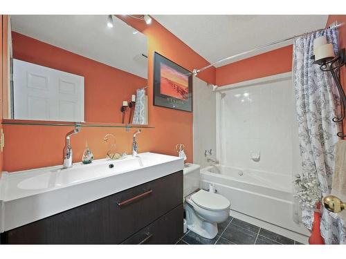 1711 Meadowlark Road Se, Airdrie, AB - Indoor Photo Showing Bathroom