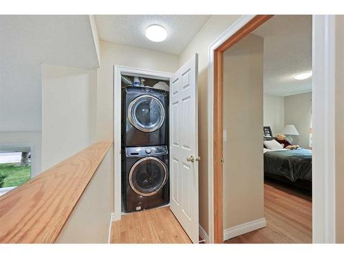 1711 Meadowlark Road Se, Airdrie, AB - Indoor Photo Showing Laundry Room