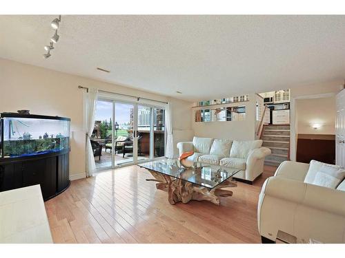 1711 Meadowlark Road Se, Airdrie, AB - Indoor Photo Showing Living Room