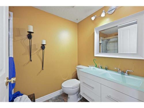 1711 Meadowlark Road Se, Airdrie, AB - Indoor Photo Showing Bathroom