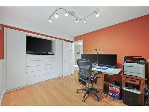 1711 Meadowlark Road Se, Airdrie, AB - Indoor Photo Showing Office