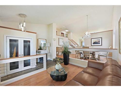 1711 Meadowlark Road Se, Airdrie, AB - Indoor Photo Showing Living Room