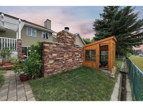 1711 Meadowlark Road Se, Airdrie, AB - Outdoor