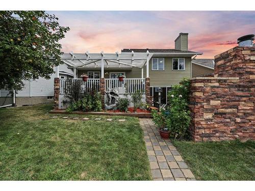 1711 Meadowlark Road Se, Airdrie, AB - Outdoor With Deck Patio Veranda