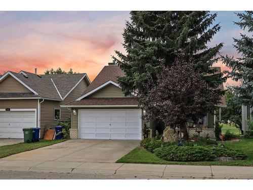 1711 Meadowlark Road Se, Airdrie, AB - Outdoor