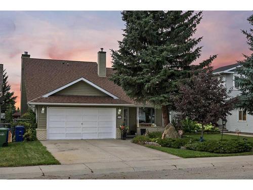 1711 Meadowlark Road Se, Airdrie, AB - Outdoor