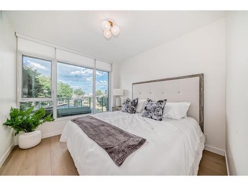 201-128 Waterfront Court Sw, Calgary, AB - Indoor Photo Showing Bedroom