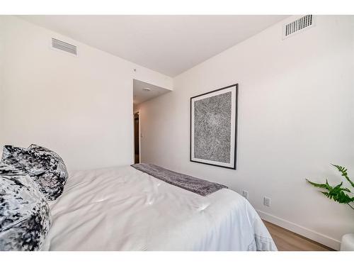 201-128 Waterfront Court Sw, Calgary, AB - Indoor Photo Showing Bedroom