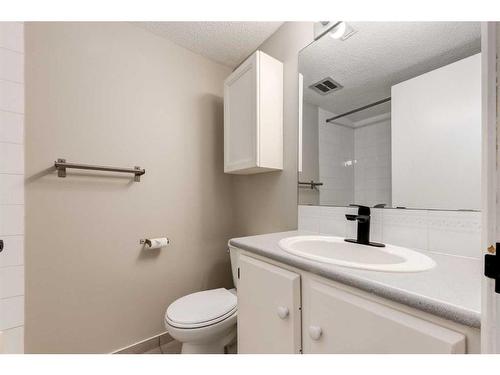 6-4312 75 Street Nw, Calgary, AB - Indoor Photo Showing Bathroom