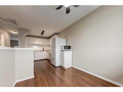 6-4312 75 Street Nw, Calgary, AB - Indoor Photo Showing Kitchen