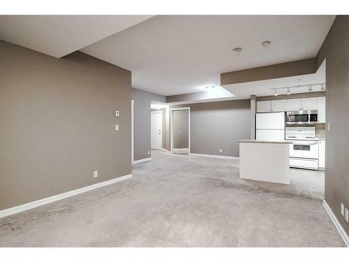 702-683 10 Street Sw, Calgary, AB - Indoor Photo Showing Kitchen