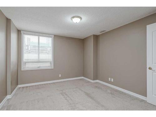 702-683 10 Street Sw, Calgary, AB - Indoor Photo Showing Other Room