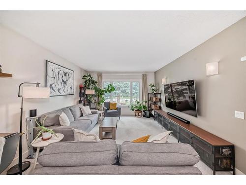 96 Glenhill Drive, Cochrane, AB - Indoor Photo Showing Living Room