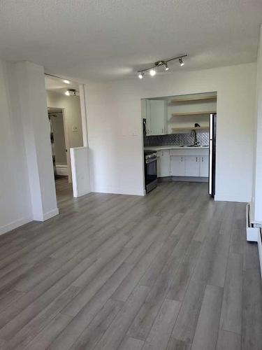 218-1616 8 Avenue Nw, Calgary, AB - Indoor Photo Showing Kitchen