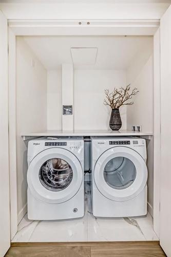 103-128 Waterfront Court Sw, Calgary, AB - Indoor Photo Showing Laundry Room