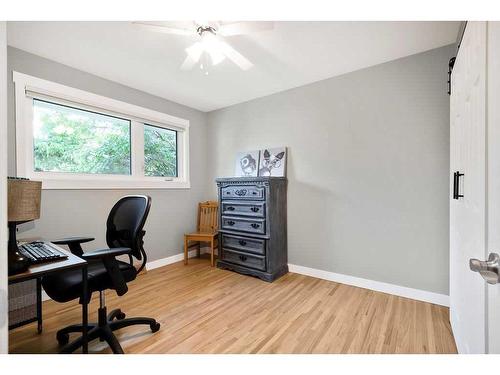 26 Wimbledon Crescent Sw, Calgary, AB - Indoor Photo Showing Office