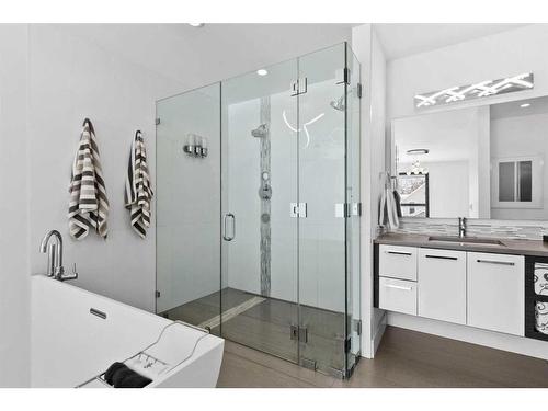 3-408 13Th Street Nw, Calgary, AB - Indoor Photo Showing Bathroom