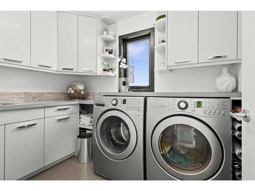 3-408 13Th Street Nw, Calgary, AB - Indoor Photo Showing Laundry Room