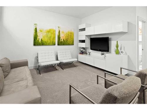 3-408 13Th Street Nw, Calgary, AB - Indoor Photo Showing Living Room