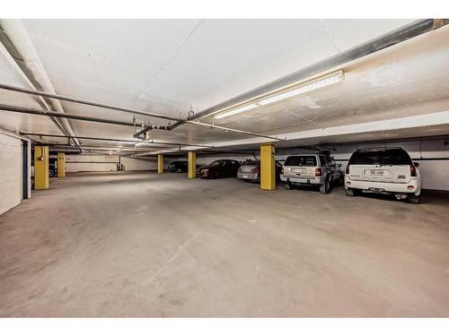 403-130 25 Avenue Sw, Calgary, AB - Indoor Photo Showing Garage