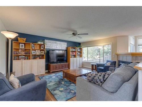 130 Edgeridge Circle Nw, Calgary, AB - Indoor Photo Showing Living Room