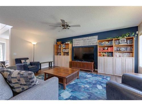 130 Edgeridge Circle Nw, Calgary, AB - Indoor Photo Showing Living Room