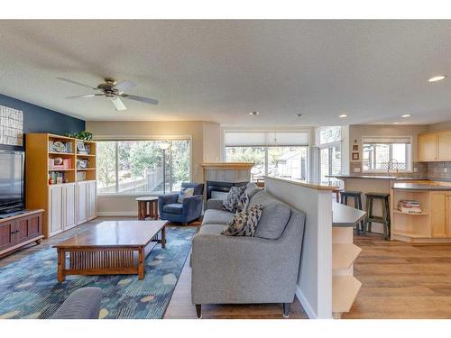 130 Edgeridge Circle Nw, Calgary, AB - Indoor Photo Showing Living Room