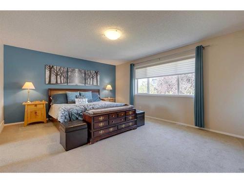 130 Edgeridge Circle Nw, Calgary, AB - Indoor Photo Showing Bedroom