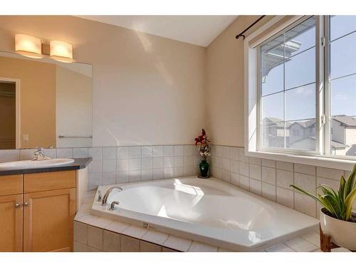 130 Edgeridge Circle Nw, Calgary, AB - Indoor Photo Showing Bathroom