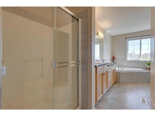 130 Edgeridge Circle Nw, Calgary, AB - Indoor Photo Showing Bathroom