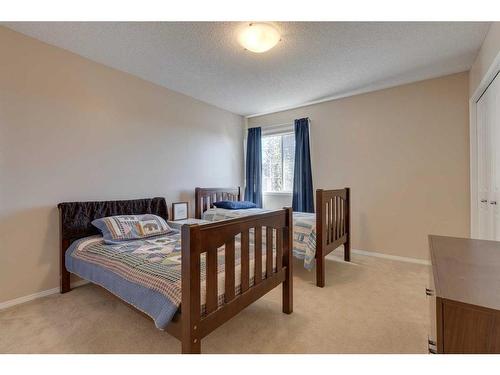 130 Edgeridge Circle Nw, Calgary, AB - Indoor Photo Showing Bedroom