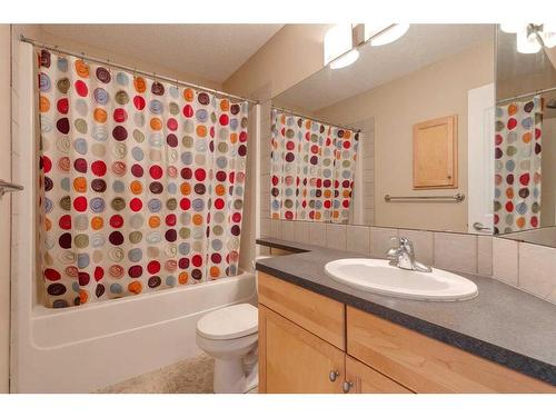 130 Edgeridge Circle Nw, Calgary, AB - Indoor Photo Showing Bathroom