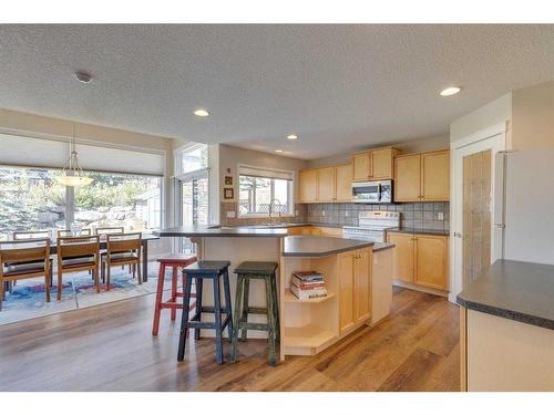 130 Edgeridge Circle Nw, Calgary, AB - Indoor Photo Showing Kitchen