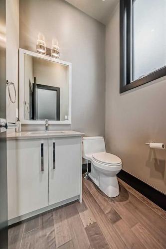 2229 30 Street Sw, Calgary, AB - Indoor Photo Showing Bathroom