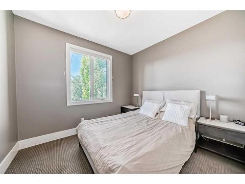 2229 30 Street Sw, Calgary, AB - Indoor Photo Showing Bedroom