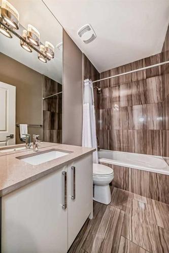 2229 30 Street Sw, Calgary, AB - Indoor Photo Showing Bathroom