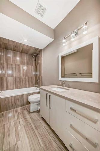 2229 30 Street Sw, Calgary, AB - Indoor Photo Showing Bathroom