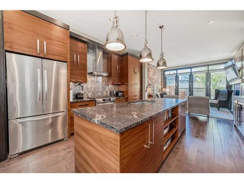 2229 30 Street Sw, Calgary, AB - Indoor Photo Showing Kitchen With Upgraded Kitchen