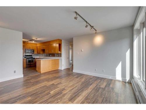 303-350 4 Avenue Ne, Calgary, AB - Indoor Photo Showing Kitchen