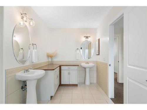 128 Elgin Estates Park Se, Calgary, AB - Indoor Photo Showing Bathroom