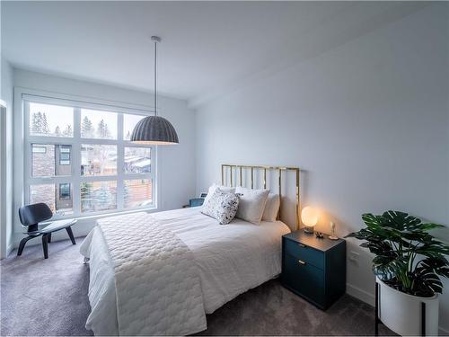 2909 22 Street Sw, Calgary, AB - Indoor Photo Showing Bedroom