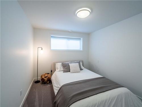 2909 22 Street Sw, Calgary, AB - Indoor Photo Showing Bedroom