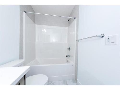 212 Lucas Common Nw, Calgary, AB - Indoor Photo Showing Bathroom