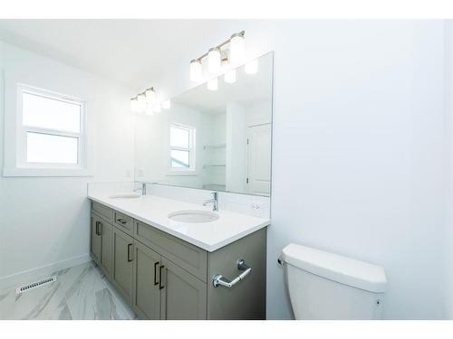 212 Lucas Common Nw, Calgary, AB - Indoor Photo Showing Bathroom